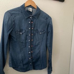 Long sleeve button up denim style.